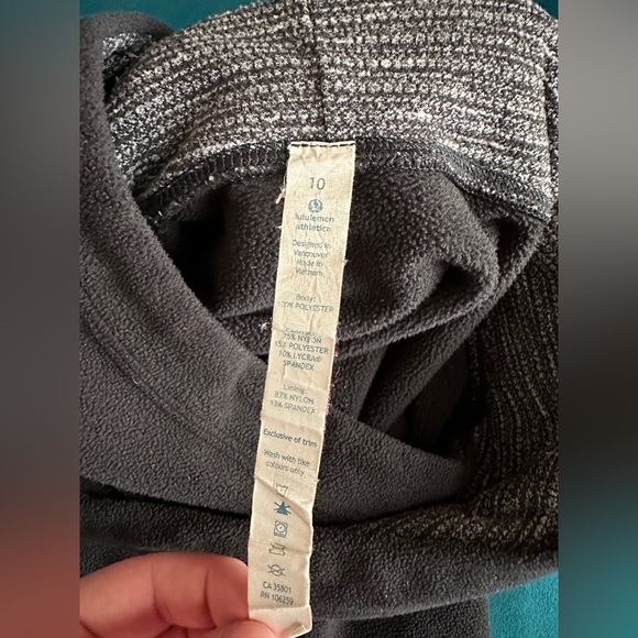 Lululemon black fleece hoodie size women’s 10 - Picture 5 of 5